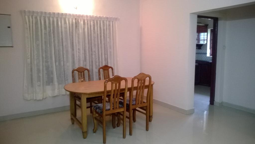 Indeevaram Apartments Kovalam Værelse billede